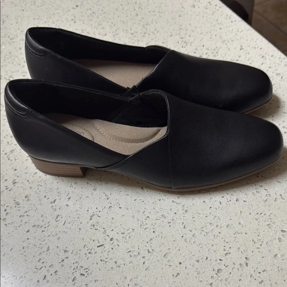 Clarks Black Flats Minimalist Slip-On Loafers - Picture 6 of 6